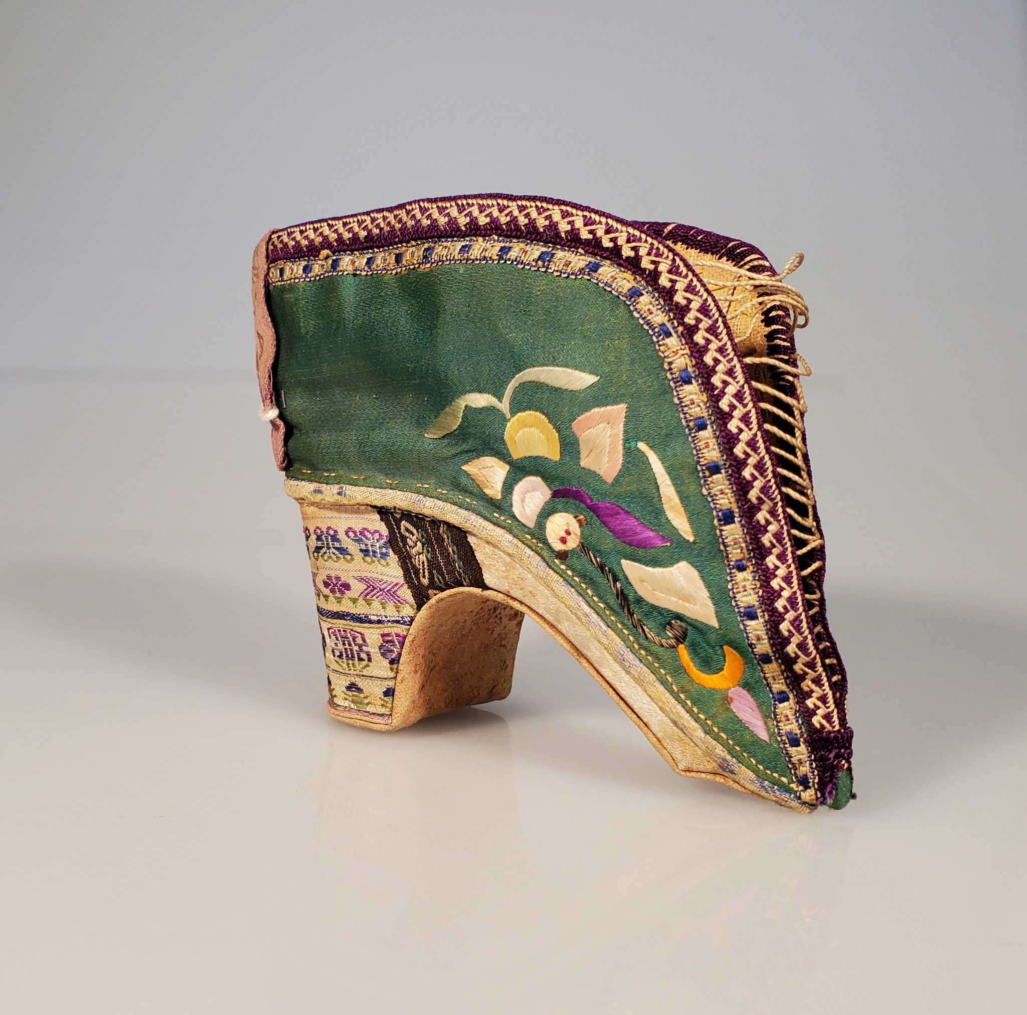 Green lotus shoe from China, 1960.01.194