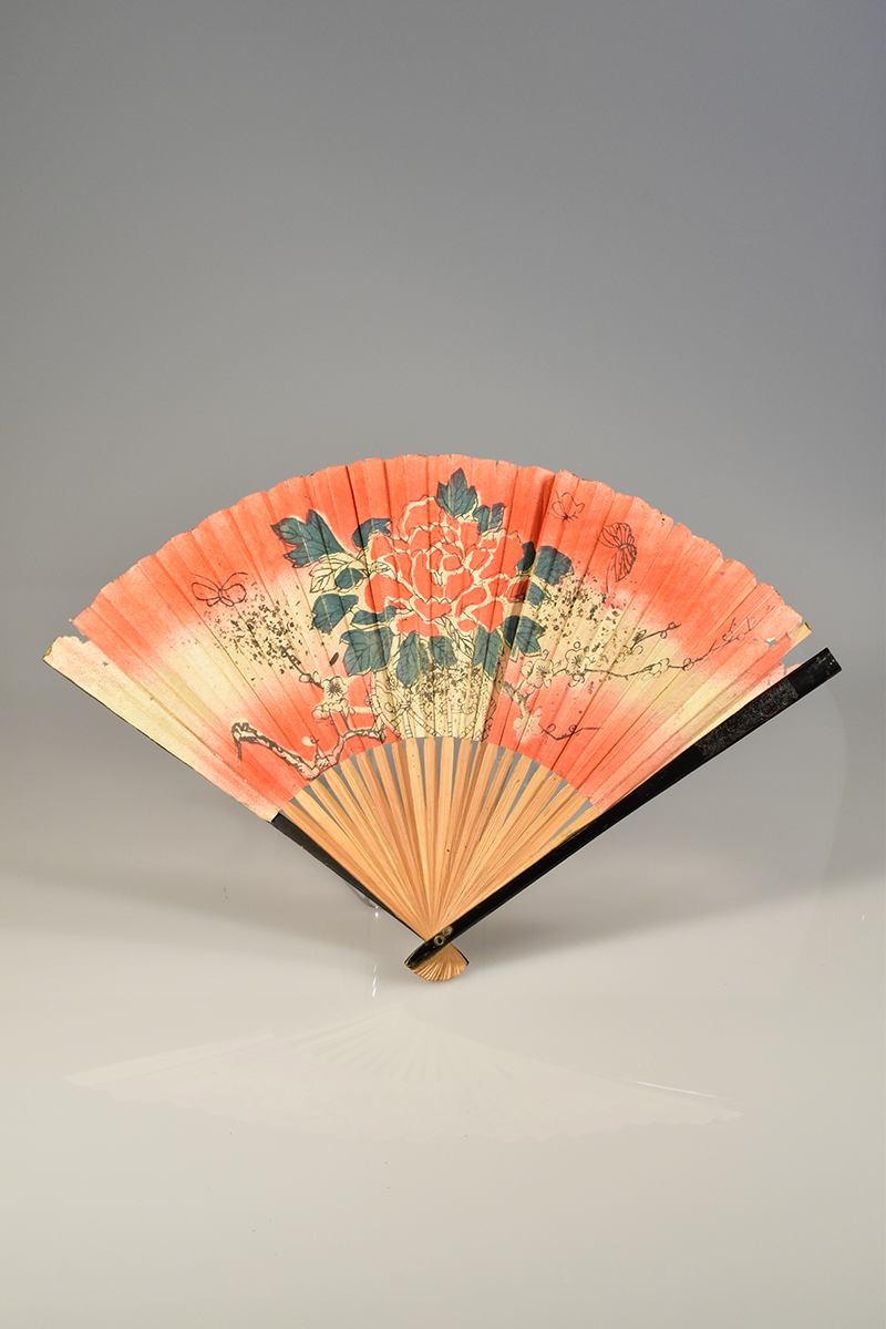 1979.01.9, Fan from the Amador Collection