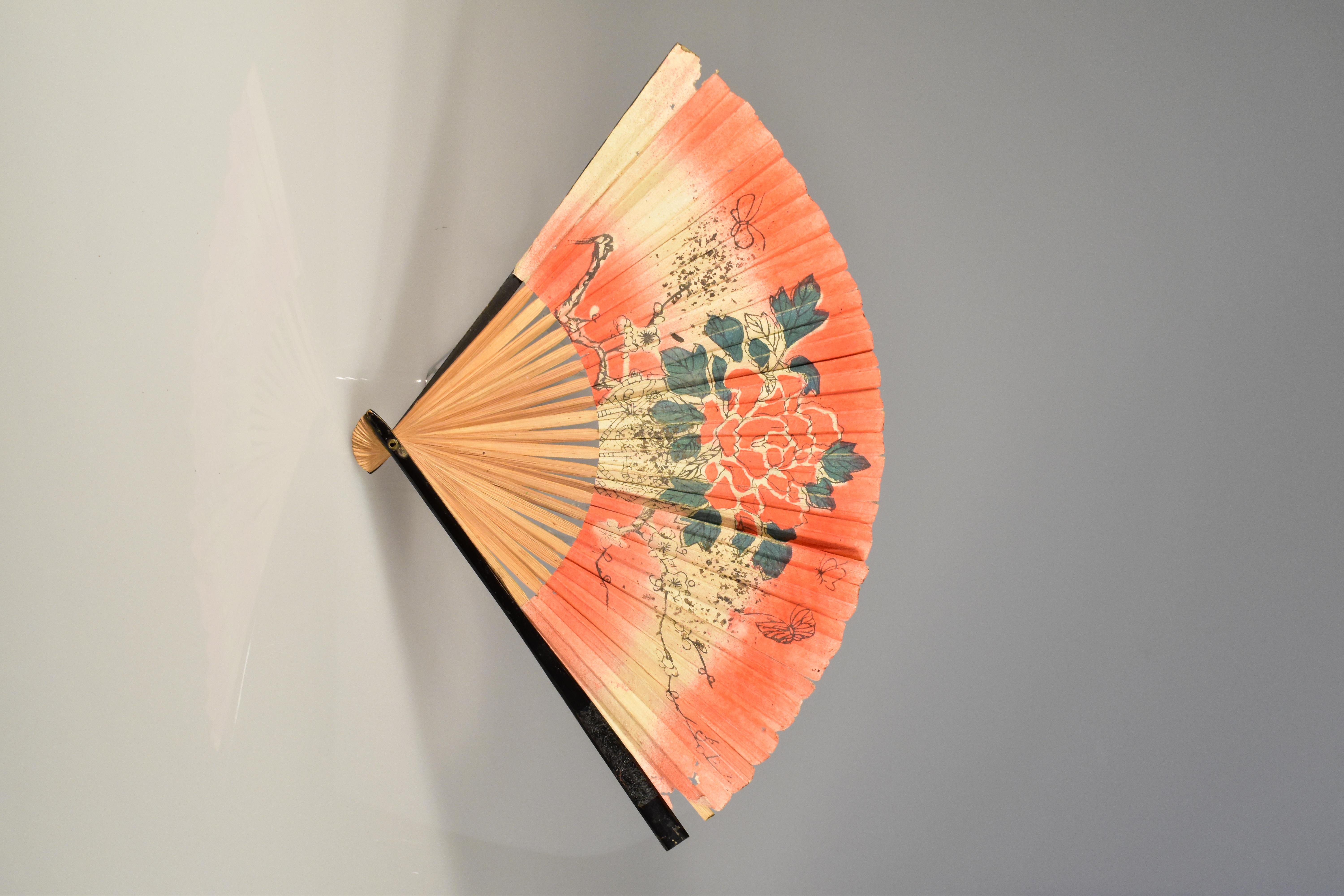 1979.01.9, Fan from the Amador Collection